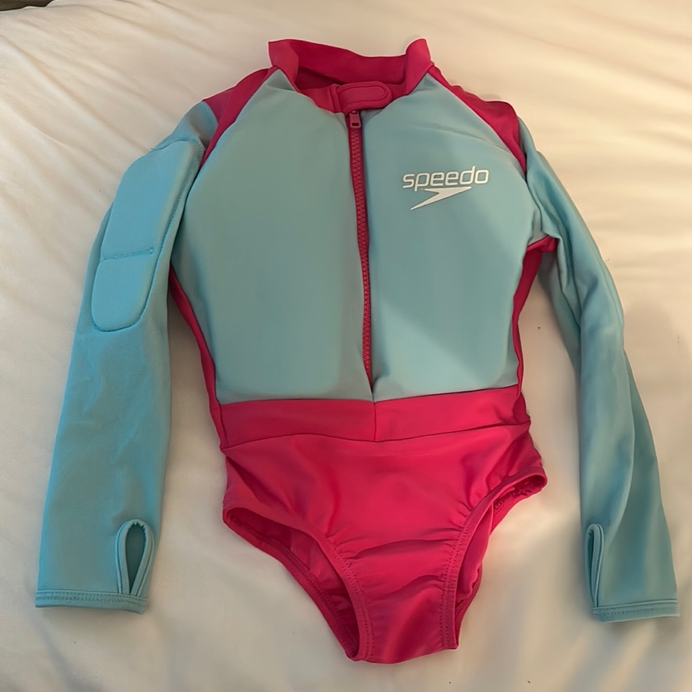 Speedo swimsuit one piece with floatation so 2-3 yrs